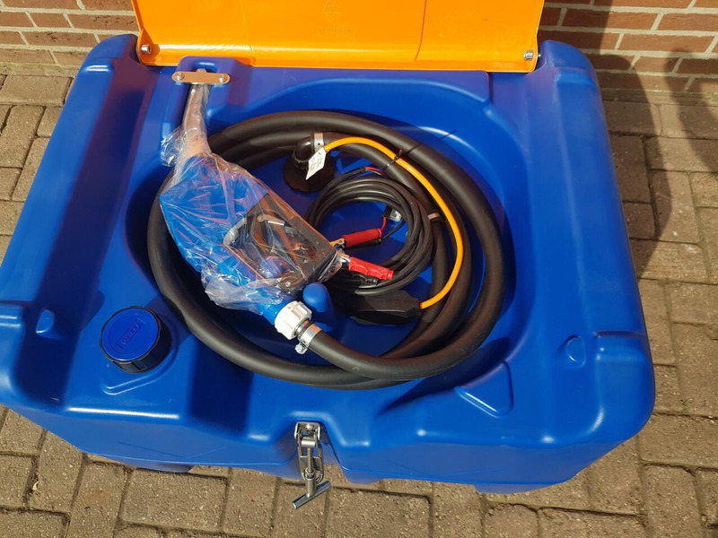 Cemo ad blue tank - Tartályos teherautó: 4 kép. Cemo ad blue tank - Tartályos teherautó: 4 kép.