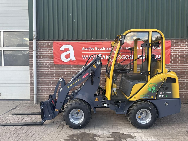 Eurotrac W11 EC 100% Elektrisch - Nieuw - Gumikerekes homlokrakodó: 1 kép. Eurotrac W11 EC 100% Elektrisch - Nieuw - Gumikerekes homlokrakodó: 1 kép.