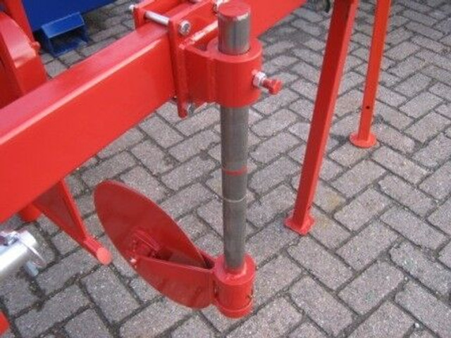 GRONDWOELERS en molploegen - Talajlazító: 3 kép. GRONDWOELERS en molploegen - Talajlazító: 3 kép.