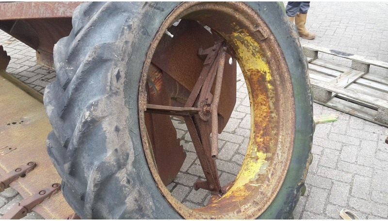 Goodyear - Gumiabroncsok és felnik: 1 kép. Goodyear - Gumiabroncsok és felnik: 1 kép.