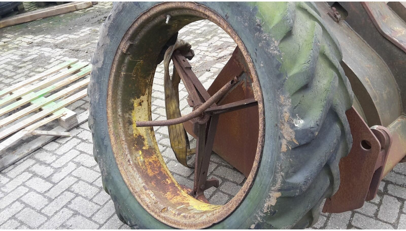 Goodyear - Gumiabroncsok és felnik: 3 kép. Goodyear - Gumiabroncsok és felnik: 3 kép.