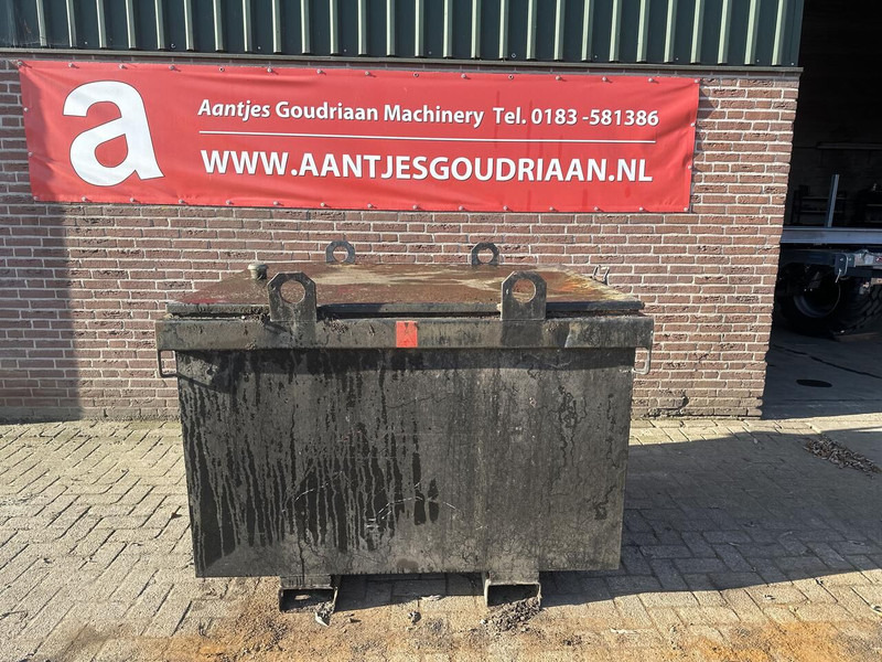 IBC tank - Tartályos teherautó: 1 kép. IBC tank - Tartályos teherautó: 1 kép.