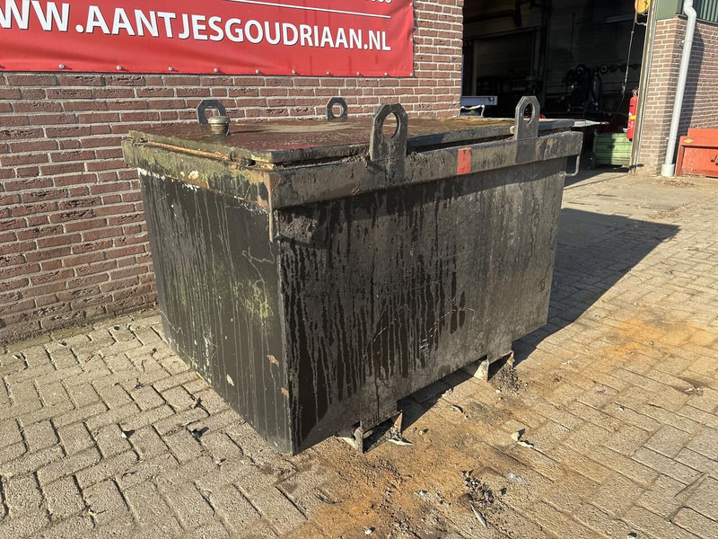 IBC tank - Tartályos teherautó: 3 kép. IBC tank - Tartályos teherautó: 3 kép.