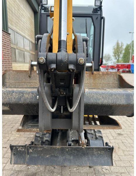 JCB 19 C-1 - Minikotró: 4 kép. JCB 19 C-1 - Minikotró: 4 kép.