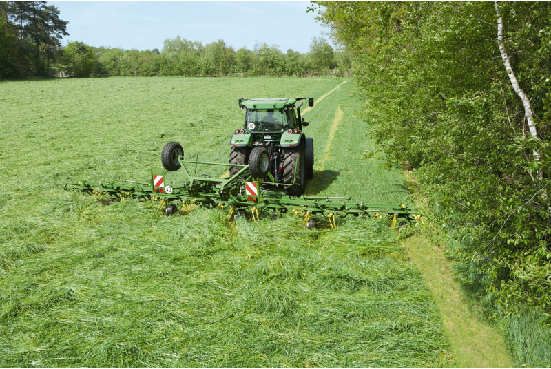 Krone getrokken schudders KWT met wielstel - Szénaforgató: 3 kép. Krone getrokken schudders KWT met wielstel - Szénaforgató: 3 kép.
