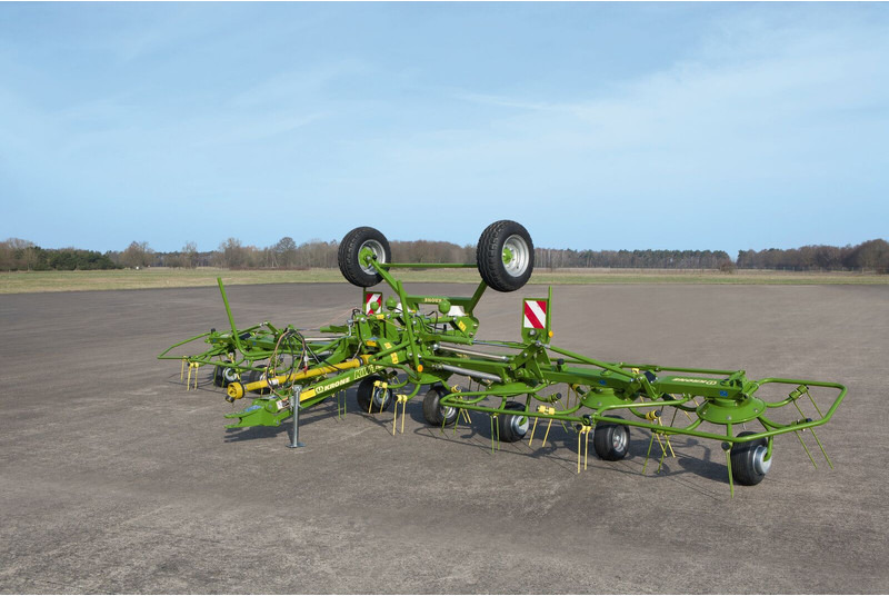 Krone getrokken schudders KWT met wielstel - Szénaforgató: 4 kép. Krone getrokken schudders KWT met wielstel - Szénaforgató: 4 kép.