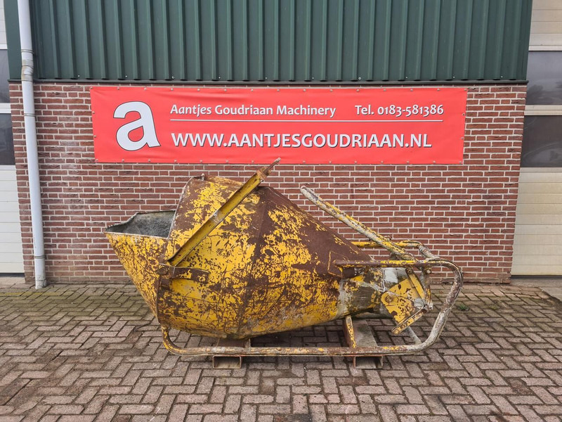 Kubel 1000 liter - Gebruikt - Kanál - Építőipari gépek: 1 kép. Kubel 1000 liter - Gebruikt - Kanál - Építőipari gépek: 1 kép.