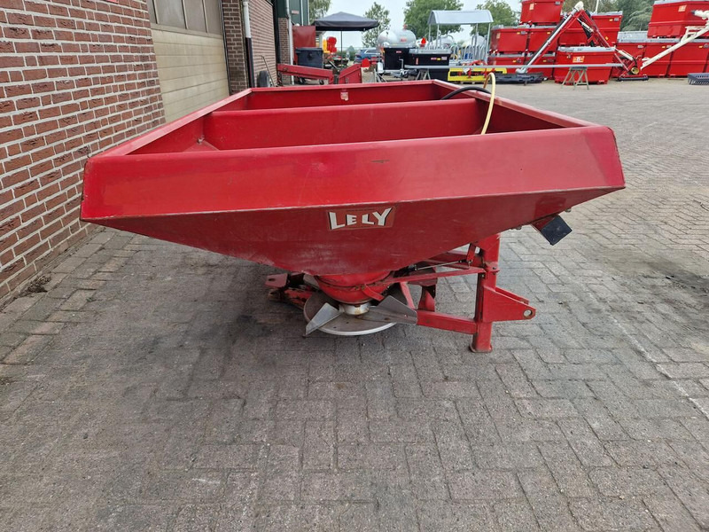 Lely - Műtrágyaszóró: 4 kép. Lely - Műtrágyaszóró: 4 kép.