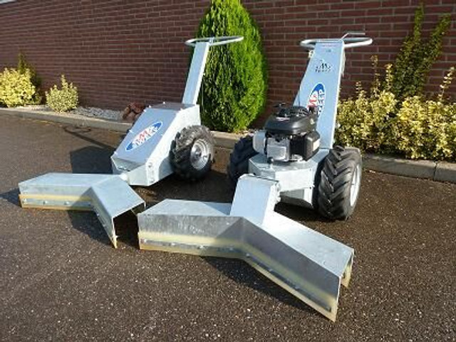 Mestschuif - Utcaseprő gép: 1 kép. Mestschuif - Utcaseprő gép: 1 kép.