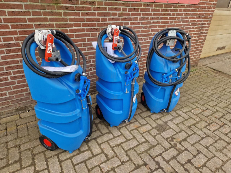 Mobiele kunststof tank voor AdBlue - Tartályos teherautó: 2 kép. Mobiele kunststof tank voor AdBlue - Tartályos teherautó: 2 kép.