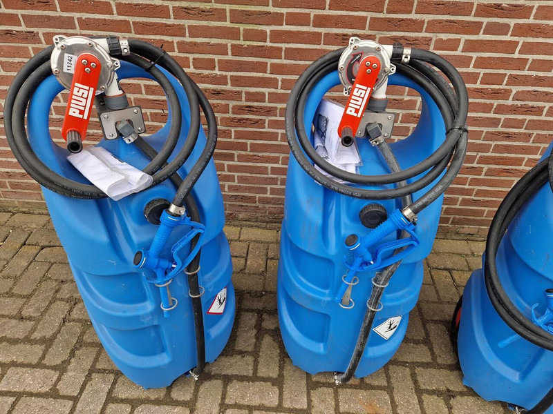 Mobiele kunststof tank voor AdBlue - Tartályos teherautó: 4 kép. Mobiele kunststof tank voor AdBlue - Tartályos teherautó: 4 kép.