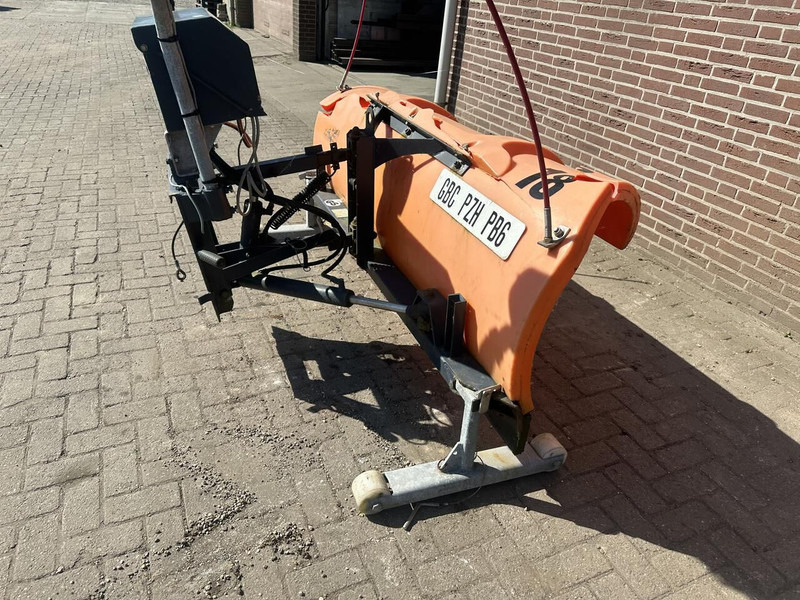 NIDO  - Hóeke: 3 kép. NIDO  - Hóeke: 3 kép.