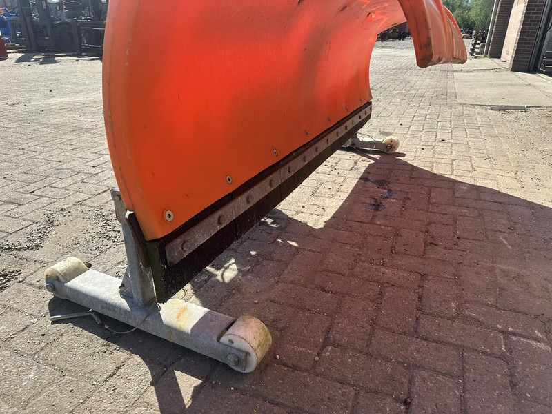 NIDO  - Hóeke: 4 kép. NIDO  - Hóeke: 4 kép.