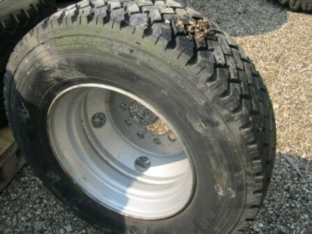 Onbekend - Gumiabroncsok és felnik: 2 kép. Onbekend - Gumiabroncsok és felnik: 2 kép.