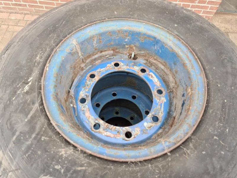 Onbekend - Gumiabroncsok és felnik: 4 kép. Onbekend - Gumiabroncsok és felnik: 4 kép.