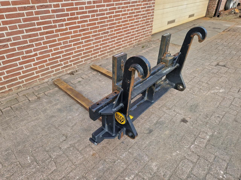 Onbekend PM1 - Raklapvilla - Anyagmozgató gép: 3 kép. Onbekend PM1 - Raklapvilla - Anyagmozgató gép: 3 kép.