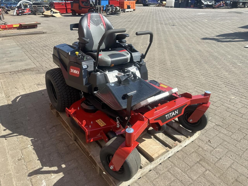 Toro TITAN XS 5450 zero turn - Kerti fűkasza: 4 kép. Toro TITAN XS 5450 zero turn - Kerti fűkasza: 4 kép.