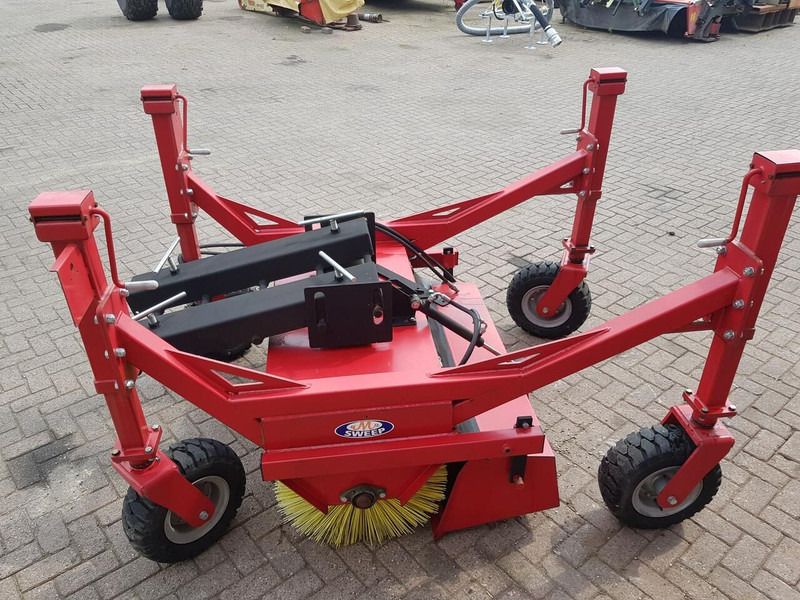 Veegmachine HSV125 voor Heftruck / shov - Ferde seprő: 5 kép. Veegmachine HSV125 voor Heftruck / shov - Ferde seprő: 5 kép.