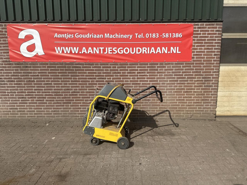WACKER NEUSON BFS 1345 - Aszfaltozó gép: 1 kép. WACKER NEUSON BFS 1345 - Aszfaltozó gép: 1 kép.