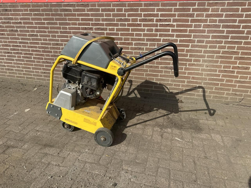 WACKER NEUSON BFS 1345 - Aszfaltozó gép: 2 kép. WACKER NEUSON BFS 1345 - Aszfaltozó gép: 2 kép.
