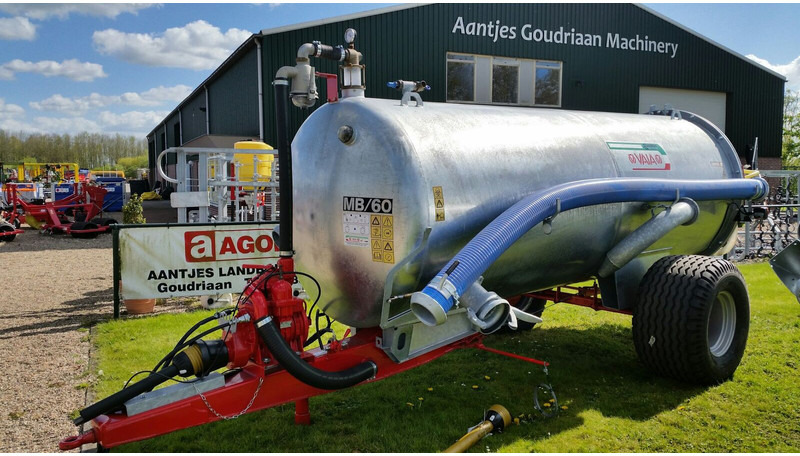 Watertank met haspel - Szervestrágyaszóró: 2 kép. Watertank met haspel - Szervestrágyaszóró: 2 kép.