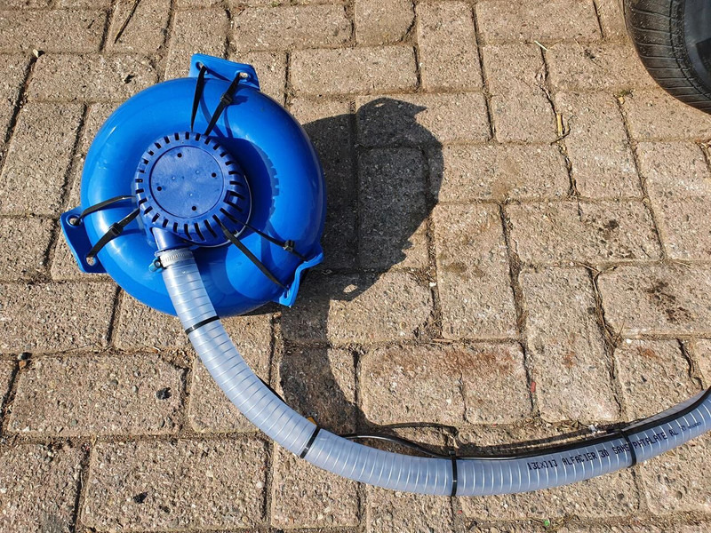 Zonnedrinkbak 900 L grootvee - Állattartás gépei: 4 kép. Zonnedrinkbak 900 L grootvee - Állattartás gépei: 4 kép.