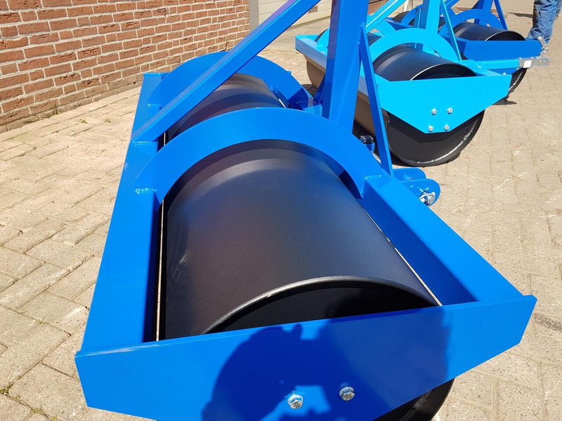 Landrol LR 160 - Mezőgazdasági hengerek: 4 kép. Landrol LR 160 - Mezőgazdasági hengerek: 4 kép.