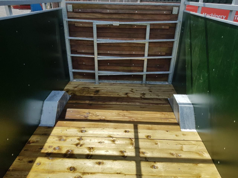 Veewagen 4 meter - Mezőgazdasági pótkocsi: 5 kép. Veewagen 4 meter - Mezőgazdasági pótkocsi: 5 kép.