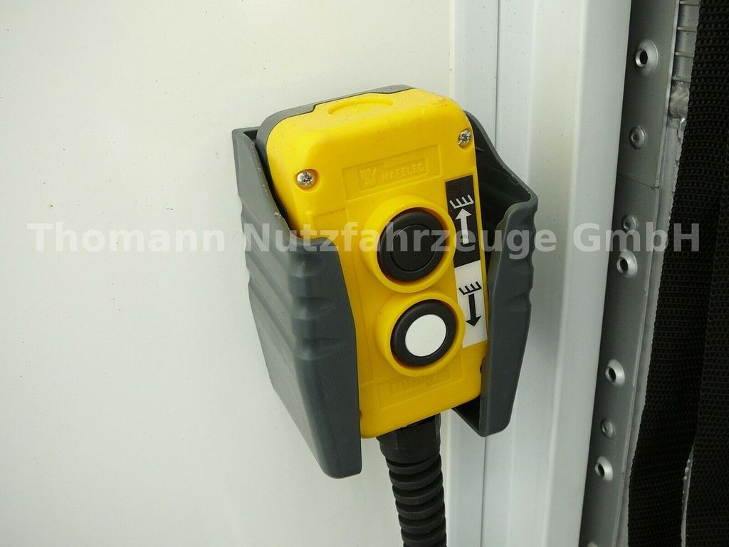 Új Dobozos kisteherautó Ford Transit Koffer Ladebordwand Klima Temp. DAB: 17 kép.