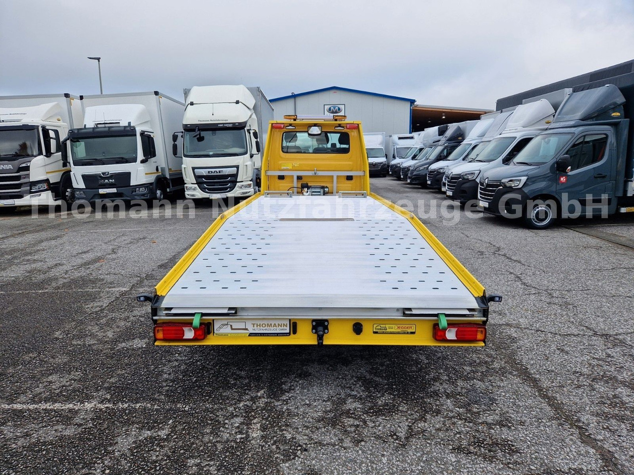 Iveco DAILY 70C18 Festplateau Alu Premium Navi ACC - Vontató: 4 kép. Iveco DAILY 70C18 Festplateau Alu Premium Navi ACC - Vontató: 4 kép.