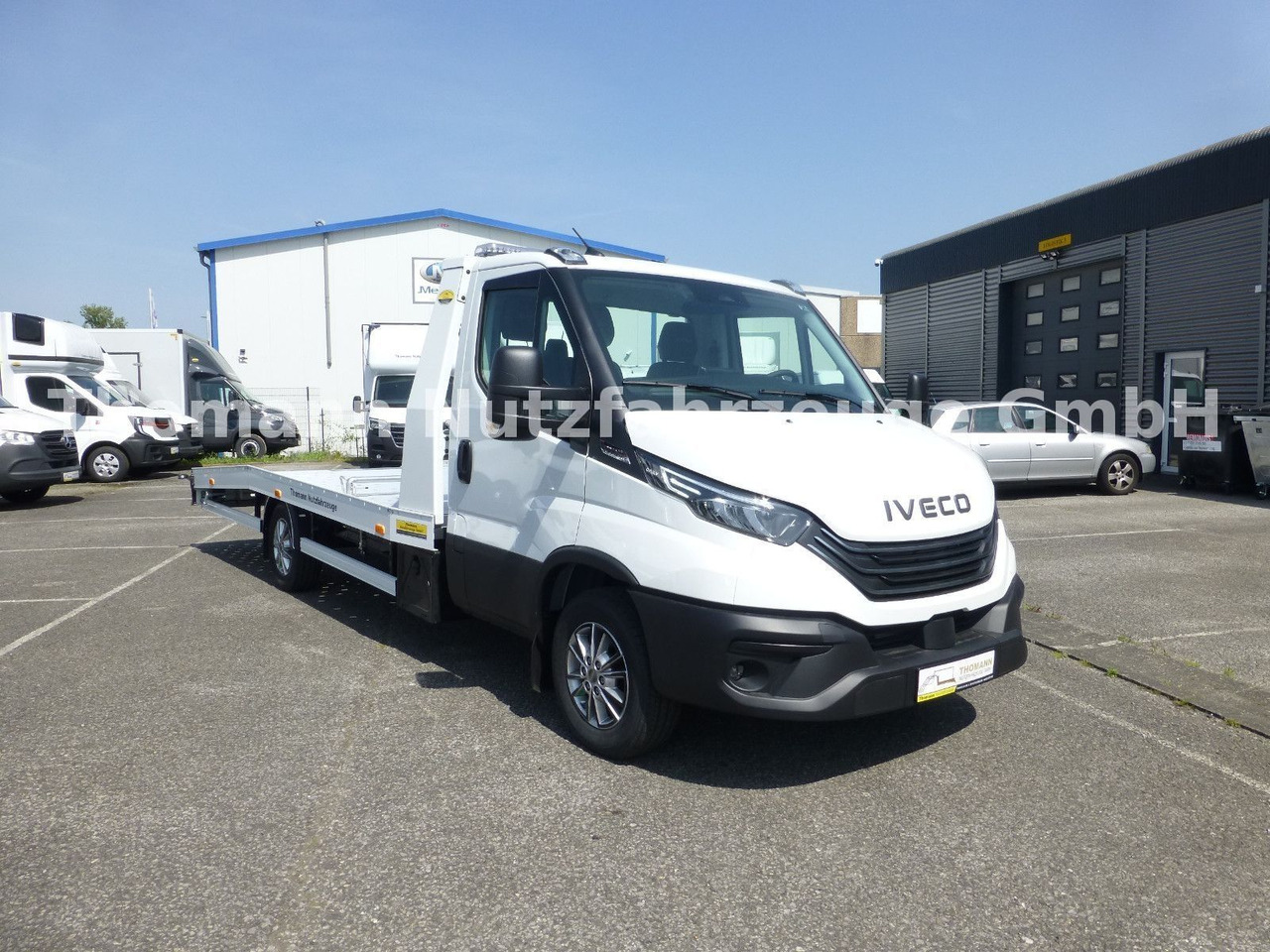 Iveco Daily 35S18 Autotransporter Aut. Luftfed. NAVI - Vontató: 2 kép. Iveco Daily 35S18 Autotransporter Aut. Luftfed. NAVI - Vontató: 2 kép.