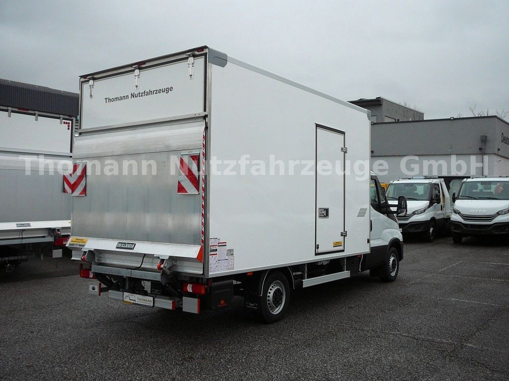Iveco Daily 35S18 Koffer Ladebordwand - Dobozos kisteherautó: 4 kép. Iveco Daily 35S18 Koffer Ladebordwand - Dobozos kisteherautó: 4 kép.