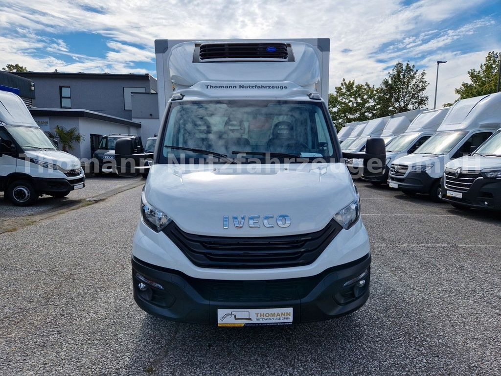 Iveco Daily 35S18 Kühlkoffer LBW BÄR Xarios 300 GH - Hűtős kisteherautó: 2 kép. Iveco Daily 35S18 Kühlkoffer LBW BÄR Xarios 300 GH - Hűtős kisteherautó: 2 kép.
