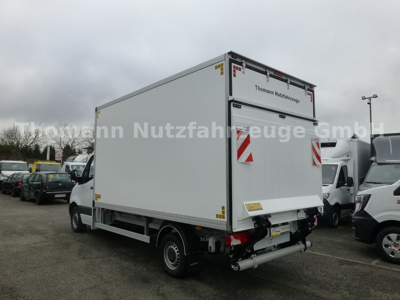 Mercedes-Benz Sprinter 317 CDI Kühlkoffer Xarios 300 LBW - Hűtős kisteherautó: 4 kép. Mercedes-Benz Sprinter 317 CDI Kühlkoffer Xarios 300 LBW - Hűtős kisteherautó: 4 kép.