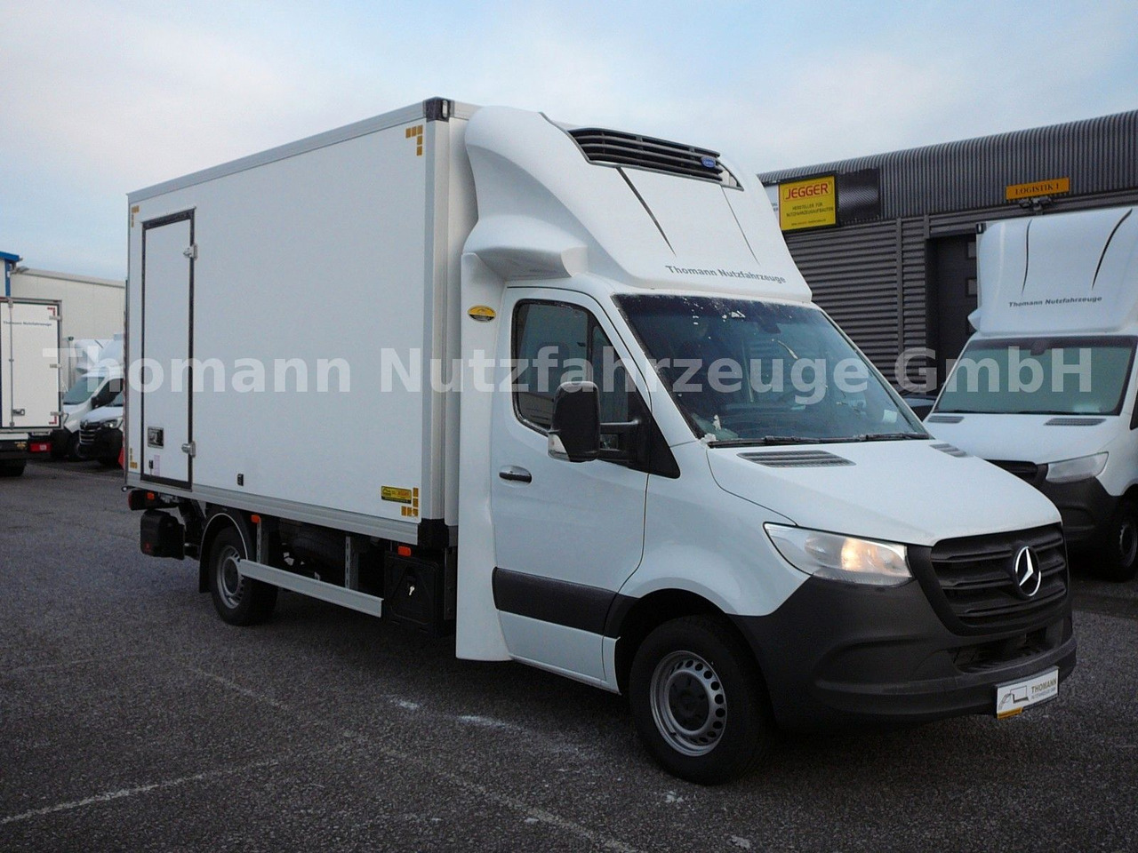 Mercedes-Benz Sprinter 317 CDI Kühlkoffer Xarios 300 LBW - Hűtős kisteherautó: 3 kép. Mercedes-Benz Sprinter 317 CDI Kühlkoffer Xarios 300 LBW - Hűtős kisteherautó: 3 kép.