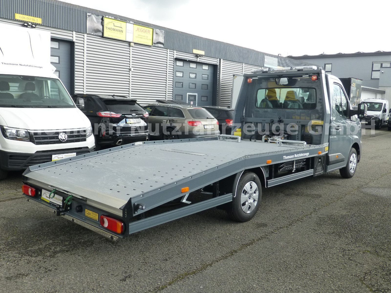 Renault NEW Master 2025 Autotransporter NAVI Luft Fed. - Vontató: 4 kép. Renault NEW Master 2025 Autotransporter NAVI Luft Fed. - Vontató: 4 kép.