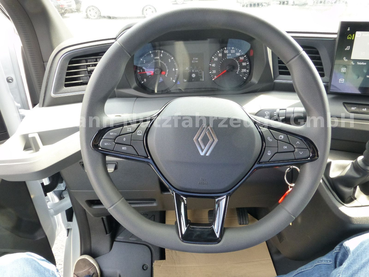 Ponyvás kisteherautó Renault NEW Master Pritsche Plane Schlafkabine: 18 kép. Ponyvás kisteherautó Renault NEW Master Pritsche Plane Schlafkabine: 18 kép.