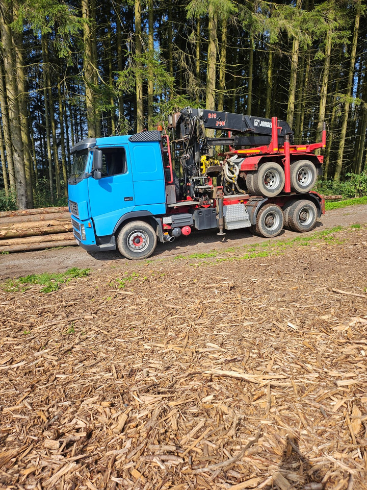 VOLVO FH16 - Rönkszállító teherautó: 5 kép. VOLVO FH16 - Rönkszállító teherautó: 5 kép.