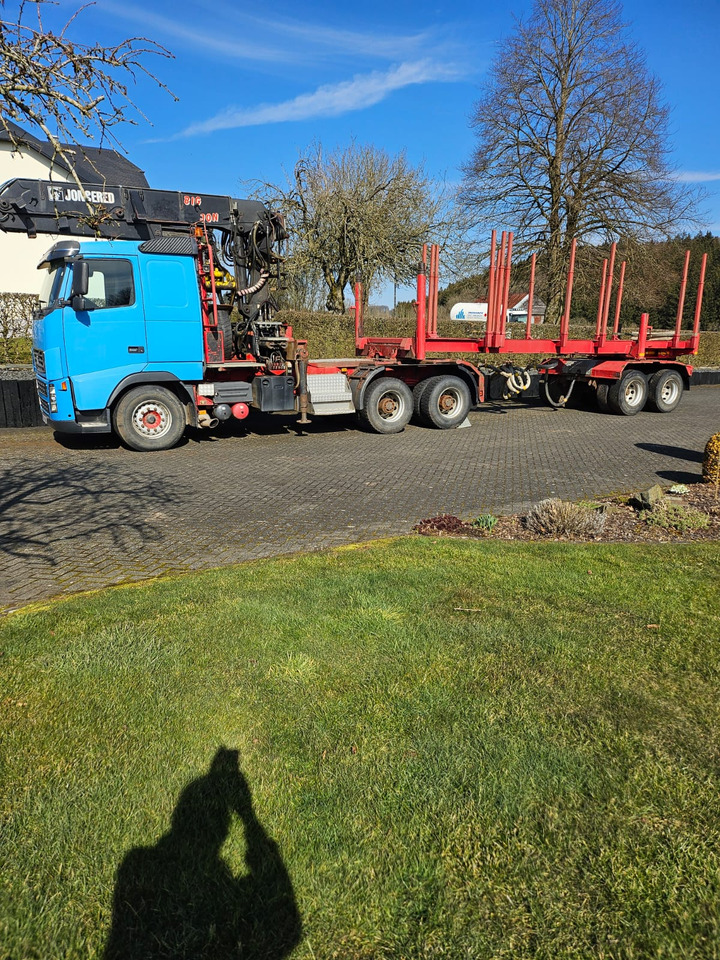 VOLVO FH16 - Rönkszállító teherautó: 2 kép. VOLVO FH16 - Rönkszállító teherautó: 2 kép.