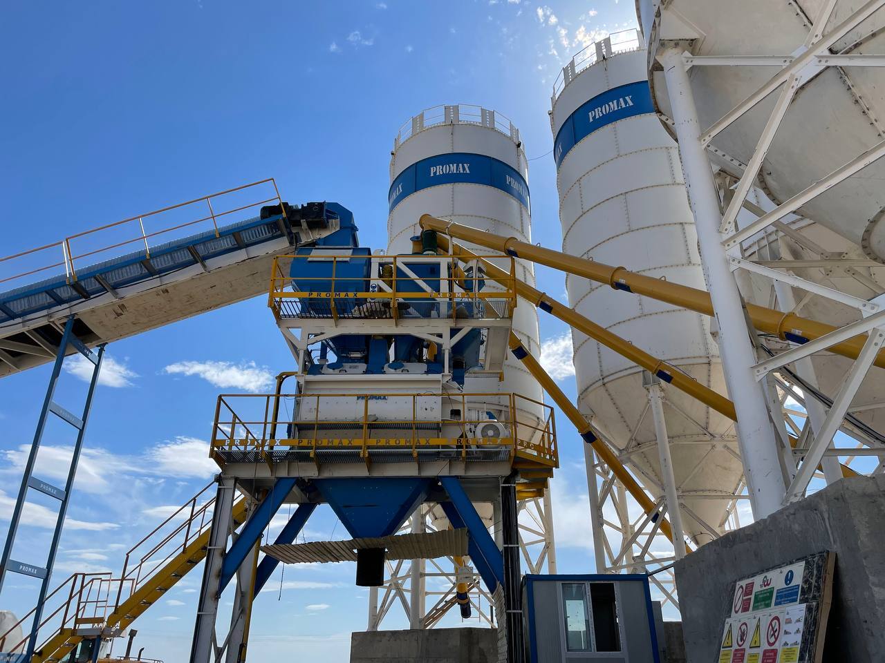 PROMAX STATIONARY CONCRETE BATCHING PLANT S200-TWN (200m3/h) - Betonüzem: 4 kép. PROMAX STATIONARY CONCRETE BATCHING PLANT S200-TWN (200m3/h) - Betonüzem: 4 kép.
