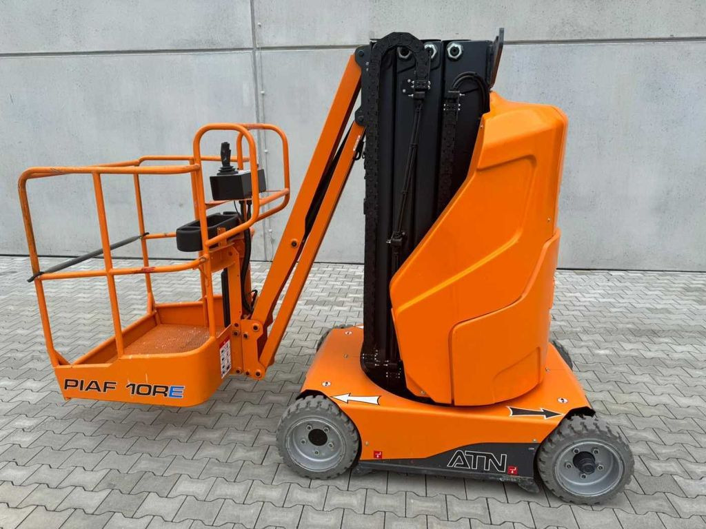 ATN PIAF 10RE / Mastbühne / 9,9m /seitlich 3,5m - Oszlopos személyemelő: 1 kép. ATN PIAF 10RE / Mastbühne / 9,9m /seitlich 3,5m - Oszlopos személyemelő: 1 kép.