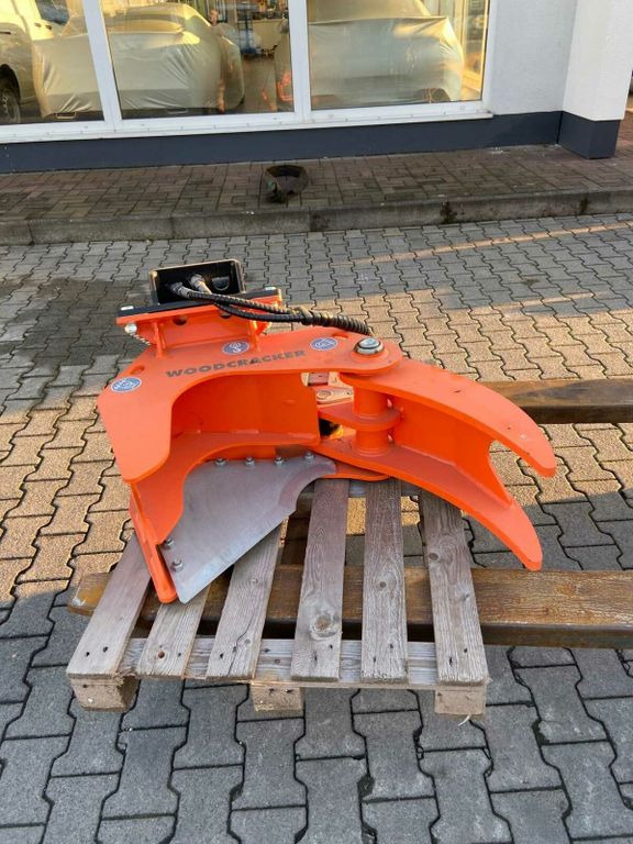 Westtech Woodcracker CL190 Fällkopf Fällgreifer - Adapterek - Erdészeti gép: 1 kép. Westtech Woodcracker CL190 Fällkopf Fällgreifer - Adapterek - Erdészeti gép: 1 kép.