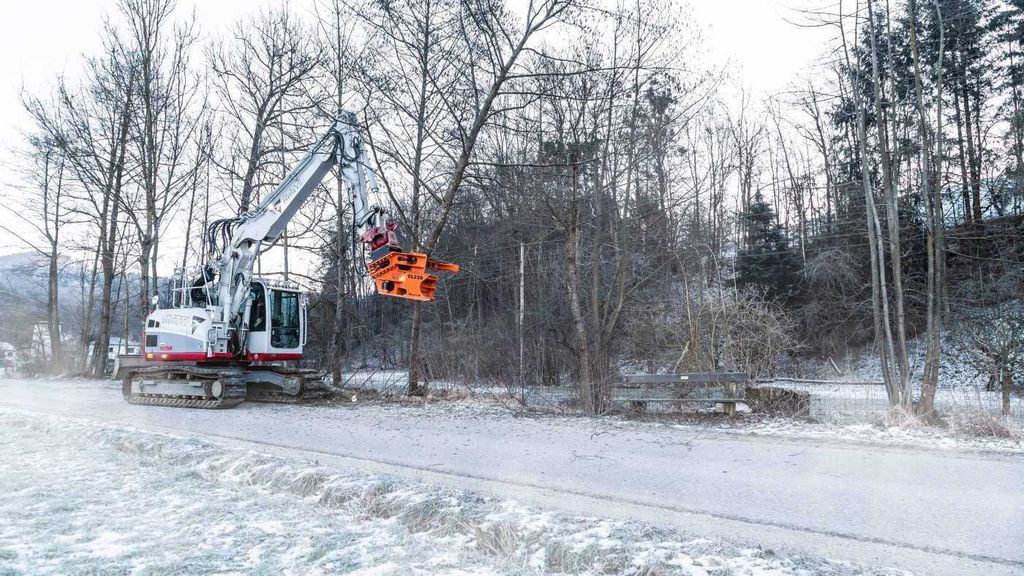 Westtech Woodcracker CL320 Fällkopf Fällgreifer - Adapterek - Erdészeti gép: 3 kép. Westtech Woodcracker CL320 Fällkopf Fällgreifer - Adapterek - Erdészeti gép: 3 kép.