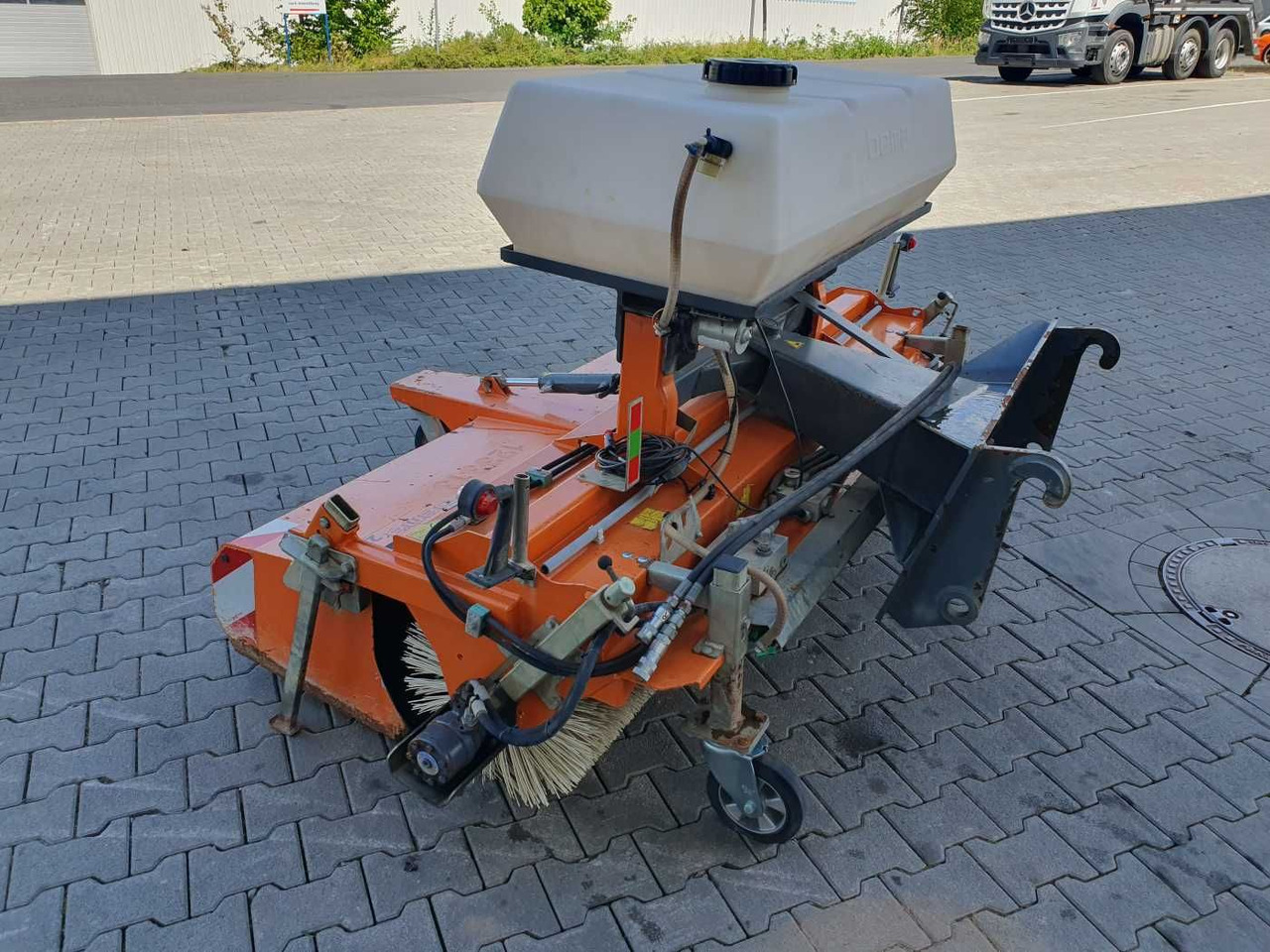Bema 25 Dual Kehrmaschine / 2.050 mm / 2020 - Ferde seprő: 5 kép. Bema 25 Dual Kehrmaschine / 2.050 mm / 2020 - Ferde seprő: 5 kép.