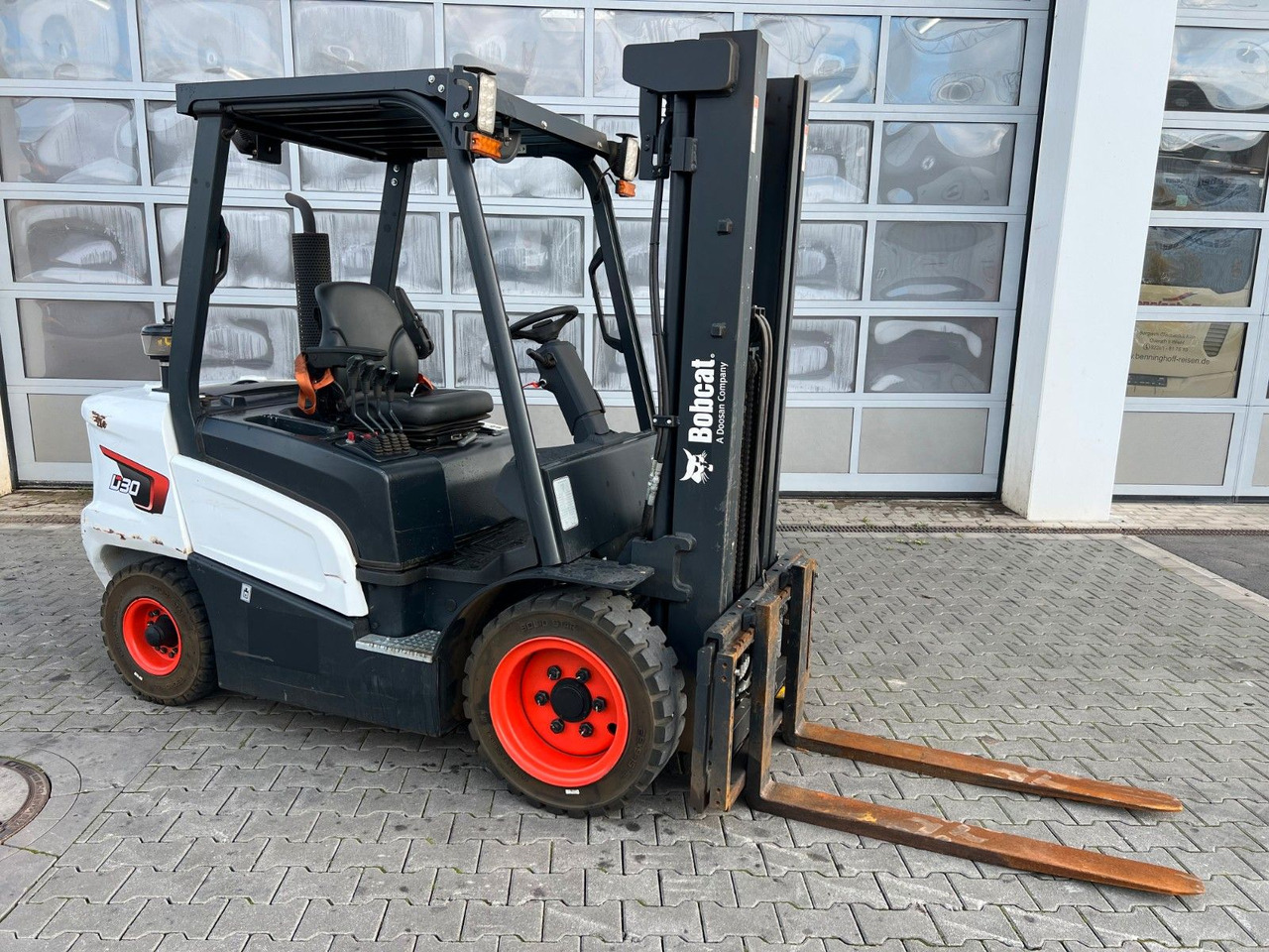 Bobcat D30NXS / nur 482h! / 12.2023 / SS - Elektromos targonca: 2 kép. Bobcat D30NXS / nur 482h! / 12.2023 / SS - Elektromos targonca: 2 kép.