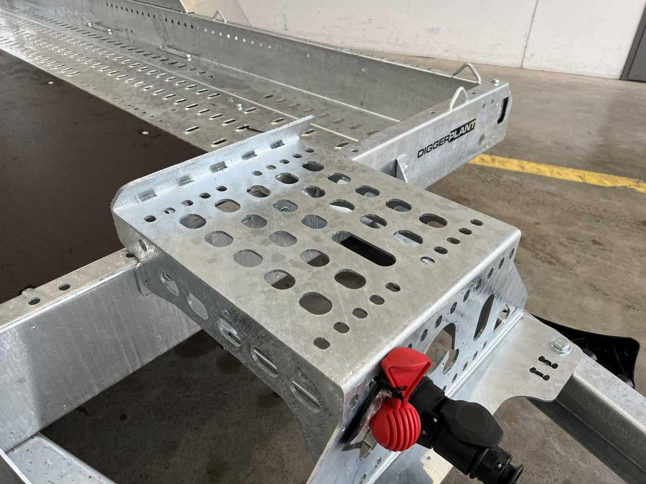 Brian James Cargo Digger Plant 2 / Länge 3.700mm / 3.500kg - Pótkocsi mélybölcsős: 5 kép. Brian James Cargo Digger Plant 2 / Länge 3.700mm / 3.500kg - Pótkocsi mélybölcsős: 5 kép.