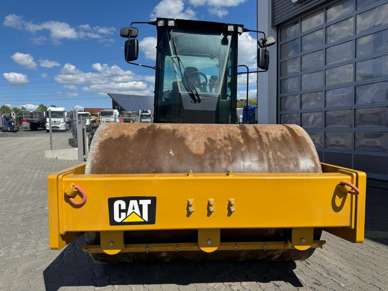 CAT CS66B / 2017 / nur 83h! / Klima / neuwertig! - Talajtömörítő: 3 kép. CAT CS66B / 2017 / nur 83h! / Klima / neuwertig! - Talajtömörítő: 3 kép.