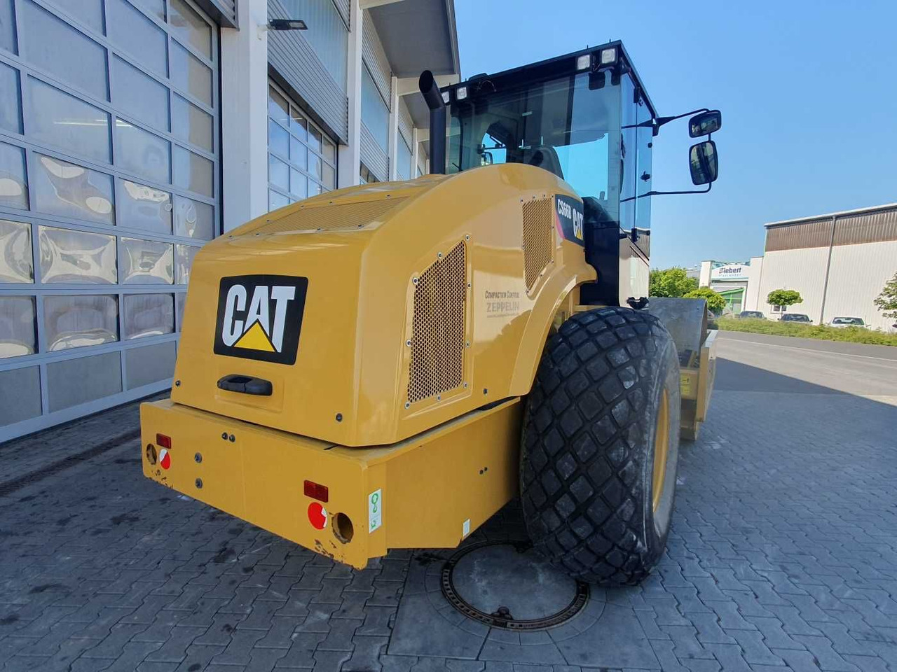 CAT CS66B Walzenzug / 2017 / nur 630h! / Klima - Talajtömörítő: 3 kép. CAT CS66B Walzenzug / 2017 / nur 630h! / Klima - Talajtömörítő: 3 kép.