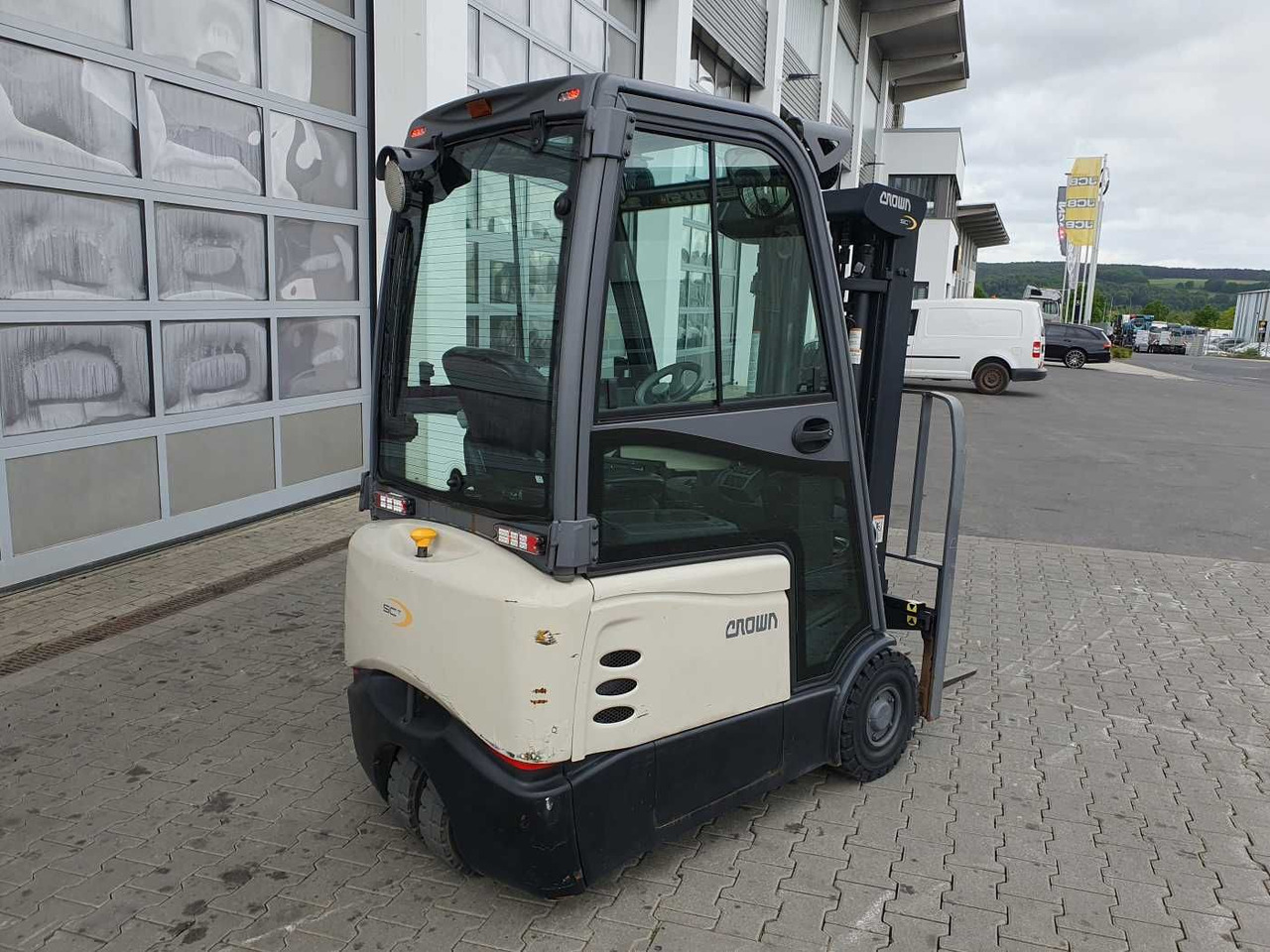 Crown SCT6020-1.3 /Triplex: 4.30m / SS / 1.185h! - Elektromos targonca: 4 kép. Crown SCT6020-1.3 /Triplex: 4.30m / SS / 1.185h! - Elektromos targonca: 4 kép.