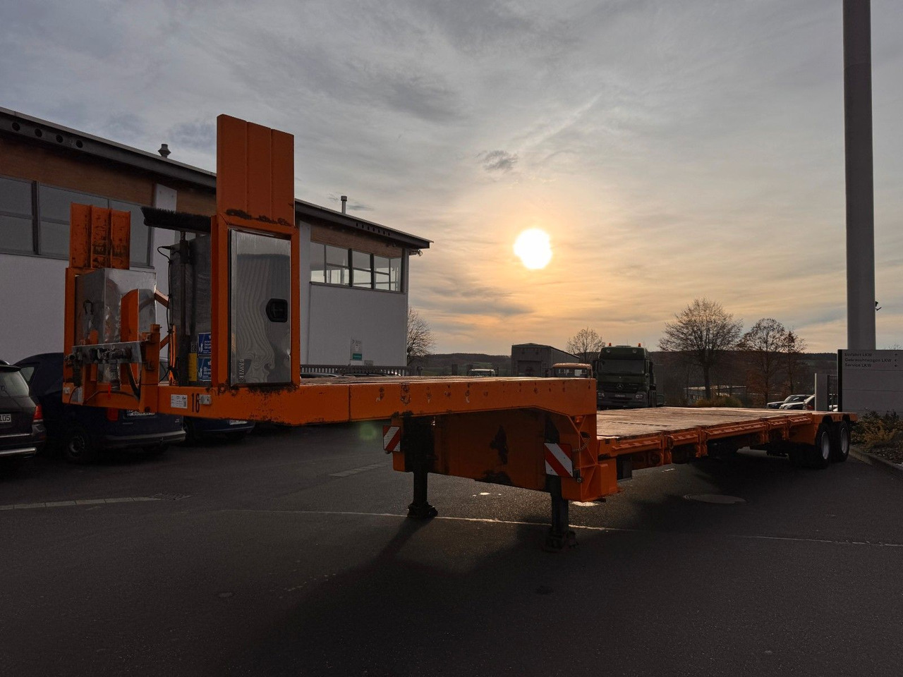 Dinkel DSAFA 36000 Schräglader/Tieflader 2x Lenkachse - Félpótkocsi mélybölcsős: 4 kép. Dinkel DSAFA 36000 Schräglader/Tieflader 2x Lenkachse - Félpótkocsi mélybölcsős: 4 kép.